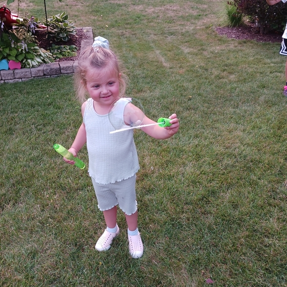 Meet your Posher, Cindy - Picture 4 of 12